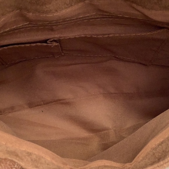 Fur small tote bag with pompom accent and front beaded clasp Preowned - Picture 6 of 6